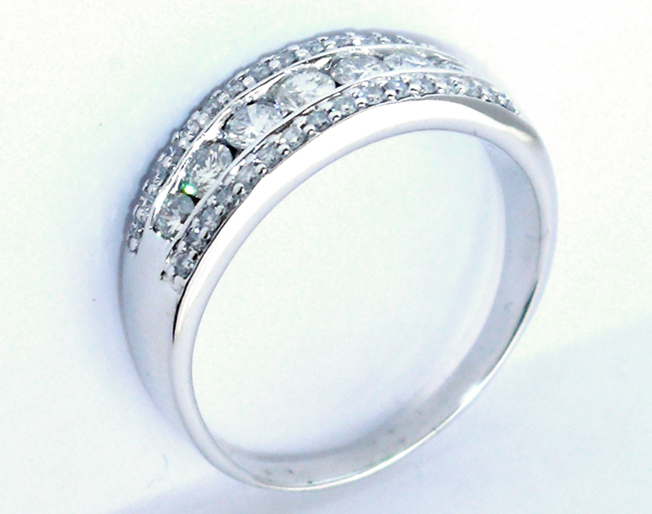 Dazzling 1.00 ctw Diamond Anniversary Ring